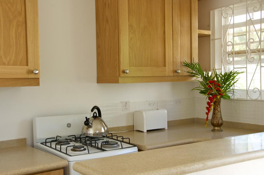 Adulo Apartments Μπριτζτάουν Εξωτερικό φωτογραφία