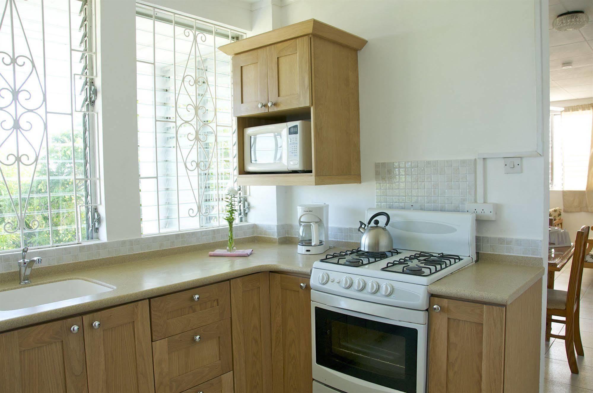 Adulo Apartments Μπριτζτάουν Εξωτερικό φωτογραφία
