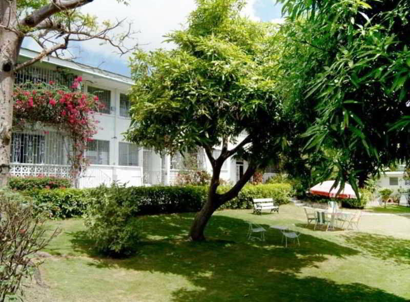Adulo Apartments Μπριτζτάουν Εξωτερικό φωτογραφία
